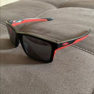 Oakley Mainlink Matte Black Red